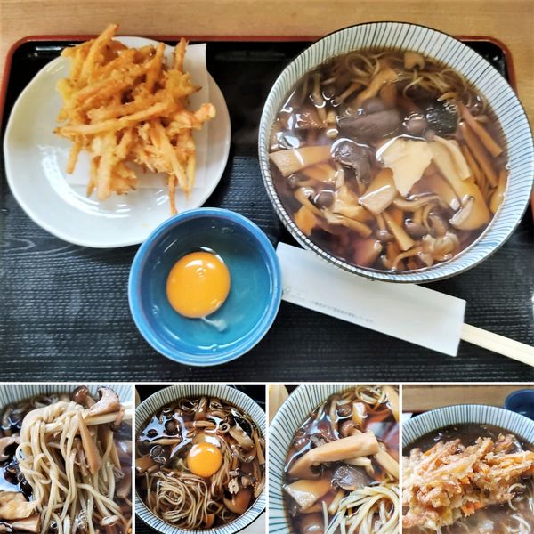 「きのこそば＋生卵＋人参天＝930円」@ねぎどんの写真