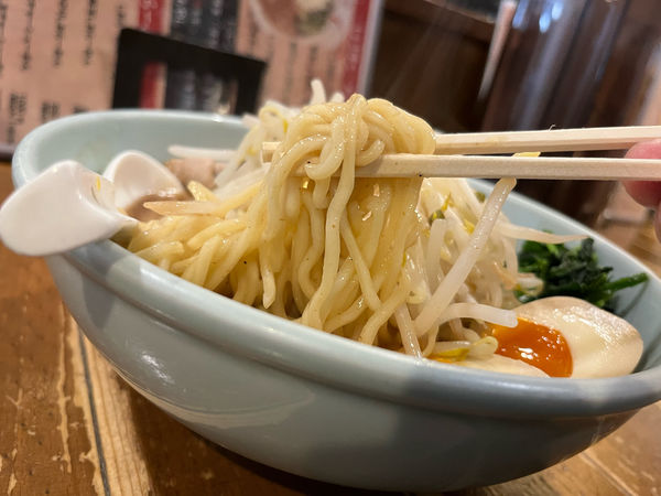 「味玉ぶしらーめん　中盛1.5玉　もやし無料　935円」@麺屋 空の写真