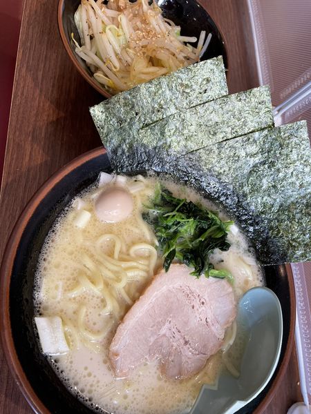 「塩ラーメン　全部普通　もやキャベトッピング」@横浜家系ラーメン 極味家 北浦和駅前店の写真