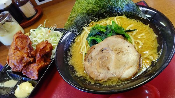 「ハーフ唐揚げセット９８０円＋半ライス１００円」@ライスとらーめん立川家 いせさき店の写真