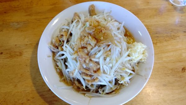 「ラーメン200g+野菜増+アブラ+ニンニク850円」@三十郎 下館駅南店の写真