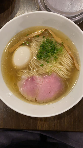 「塩ラーメン」@町田汁場 しおらーめん進化 町田駅前店の写真