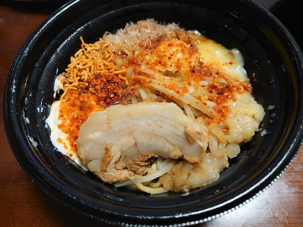 「パワフルまぜそば 全マシ」@ジャンクガレッジ 狭山店の写真