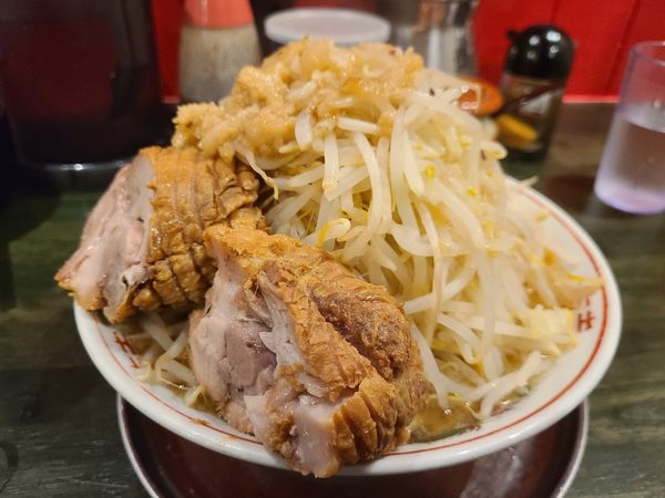 「ラーメン+生卵」@らーめん 豚島の写真