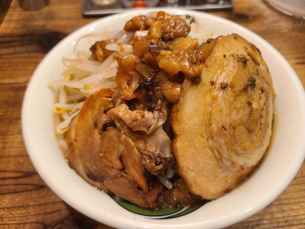 「雷そば　腕肉増す」@雷 千葉駅前店の写真