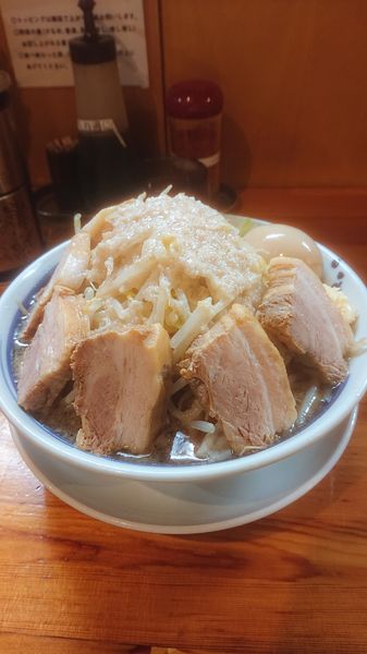 「豚ラーメン  麺大盛  野菜マシ  ニンニク  油」@連の写真