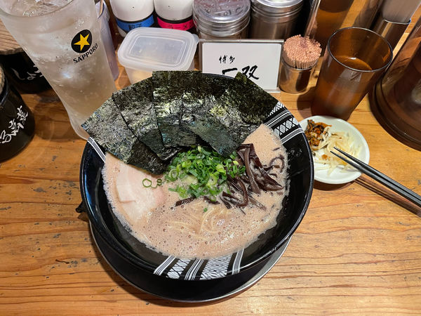 「ラーメン バリカタ +のり」@博多一双 祇園店の写真