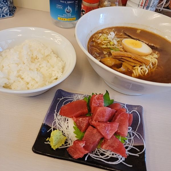 「本日のランチ🅰️釣りマグロの刺身ライス」@笑顔の写真