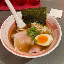 醤油らーめん 850円