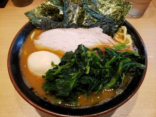「ほうれん草玉子ラーメン（硬、油少」@輝道家直系 皇綱家の写真