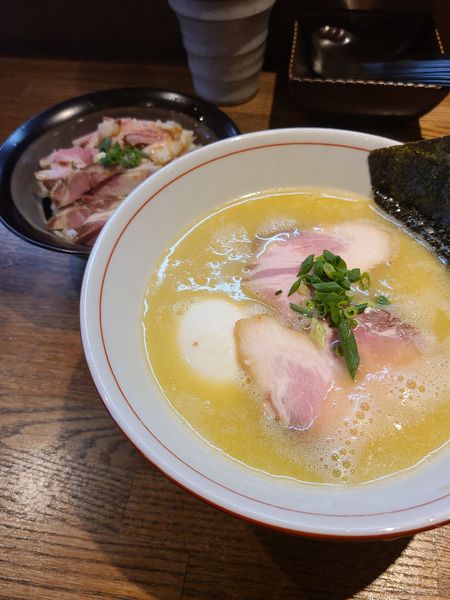 「バリシオラーメン¥800、たまご¥100、チャーシュ」@らー麺屋 バリバリジョニーの写真