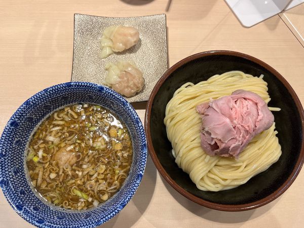 「つけめん・300g 900円、ワンタン(クーポン)」@キング製麺の写真