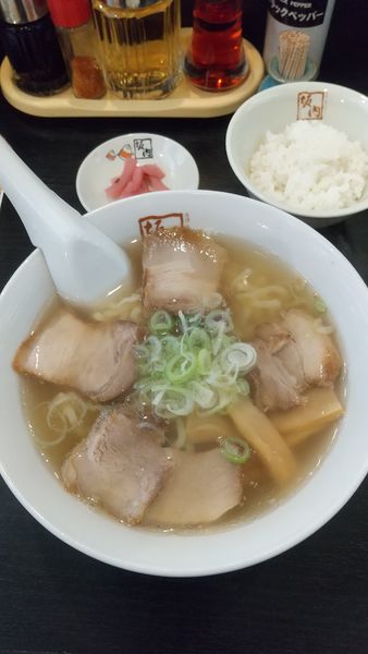 「塩味の喜多方ラーメン740円、サービス半ライス」@会津・喜多方ラーメン 坂内 恵比寿店の写真