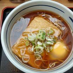 きつねそば390円、たまご80円