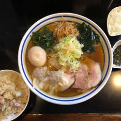 特製ラーメン、かじめ、玉ねぎ、玉ねぎチャーシュー生姜ご飯