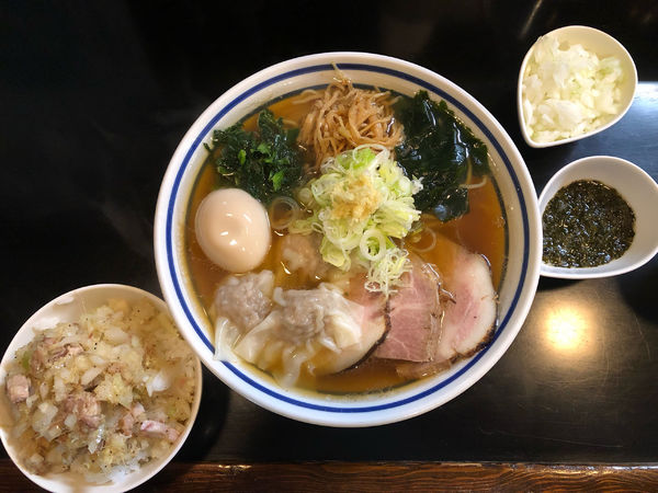 「特製ラーメン、かじめ、玉ねぎ、玉ねぎチャーシュー生姜ご飯」@生姜醤油ラーメン 波音食堂の写真