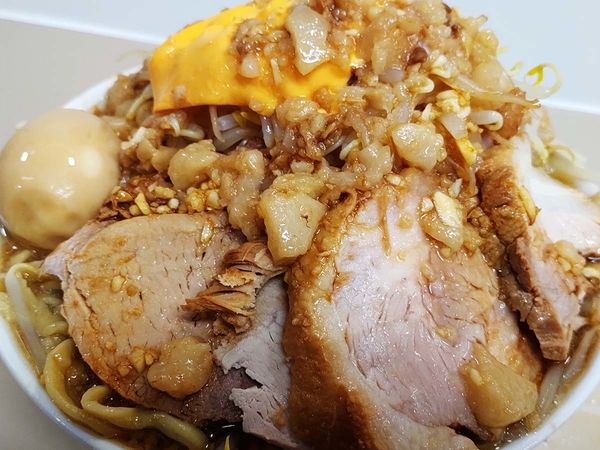 「大豚ラーメン500g（生卵＋味たま＋チーズ）」@夢を語れ 山梨の写真
