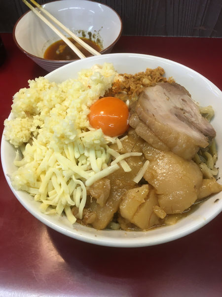 「まぜそば　全増し」@ジラフの写真