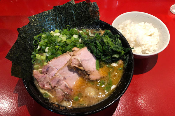 「チャーシューメン820円+海苔+青葱+半ライス」@厚木家の写真
