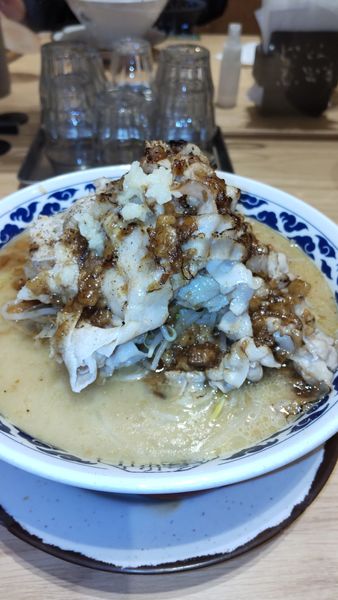 「焦がし背脂豚骨醤油らーめん鬼盛り」@九州らーめん 亀王 天王寺駅前店の写真