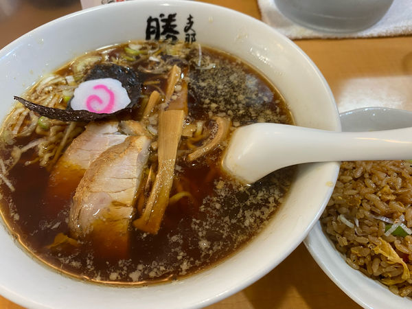 「半チャーハンセット」@支那そば 勝丸 目黒本店の写真