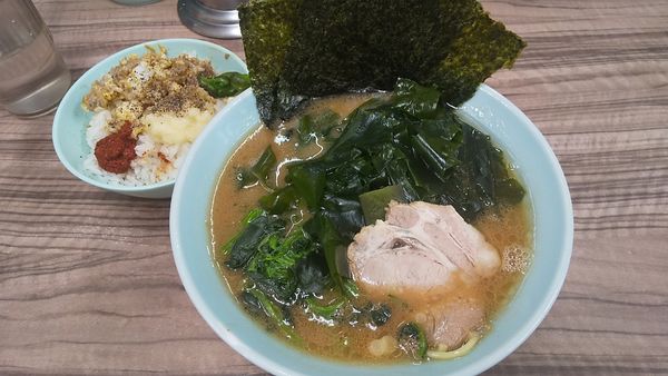 「ラーメン・並+穂先わかめ(¥700+100)」@横浜ラーメン 武蔵家 中野本店の写真