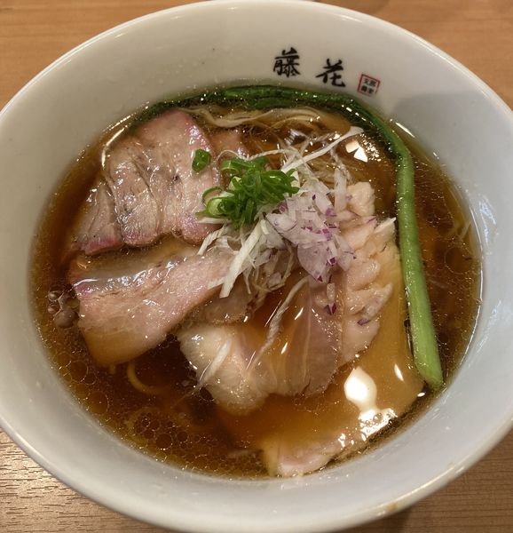 「醤油チャーシュー麺　１１００円」@支那蕎麦屋 藤花の写真