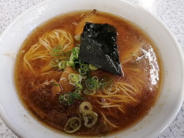 「ラーメン(850)」@自家製麺 らーめん くぼ田の写真