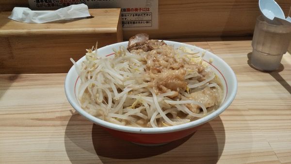 「ラーメン中 極太麺 野菜そのまま 脂・ニンニクマ」@眞久中の写真