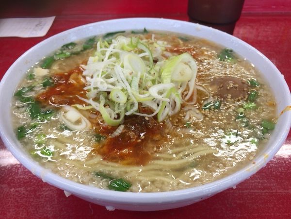 「辛口ホルモン麺　￥700」@とん平食堂の写真