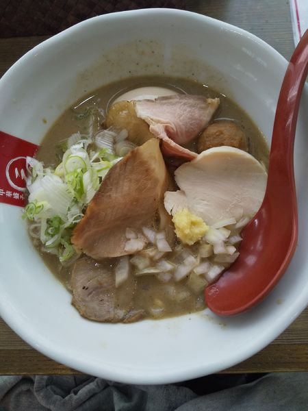 「濃厚煮干しラーメン　味玉」@中華盛そば ◯三亭の写真