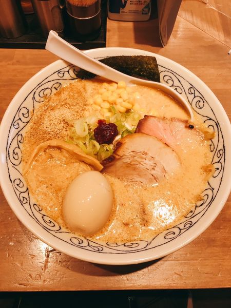 「白味噌ラーメン味玉」@麺屋 必道の写真