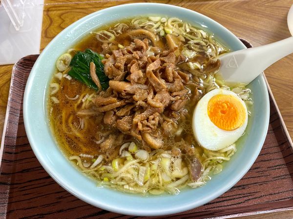 「ラーメン６５０円＋とり皮１００円」@さくらい食堂の写真