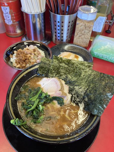 「ラーメン＋半チャーシューまぶし＋目玉焼き＋金麦」@柏 王道家の写真