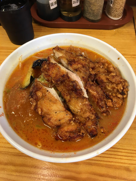 「あんかけDX（メガ唐揚付き） 980円」@旨辛ラーメン 表裏 市ヶ谷本店の写真