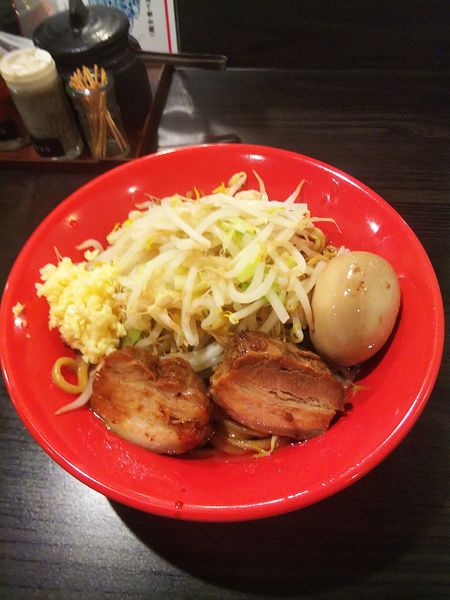 「味玉ブタメン 中(麺200g)税込850円」@恵比寿ブタメン 早稲田店の写真