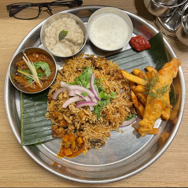 「ポルチーニプラオ~フィシュ&チップス添え」@エリックサウス 高円寺カレー＆ビリヤニセンターの写真