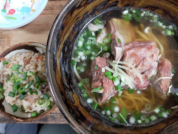 「ソーキそば大800円+じゅーしー150円」@すーまぬめぇの写真