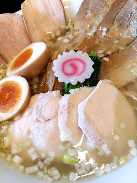 「塩鶏中華そば・特製三種肉盛り」@麺処 若武者の写真