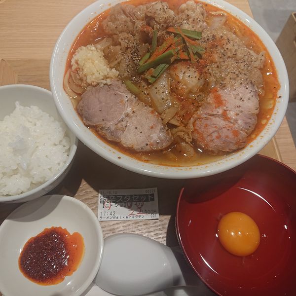「【中華そばたた味】特製辛スタミナラーメンセット1800円」@ラーメンWalkerキッチンの写真