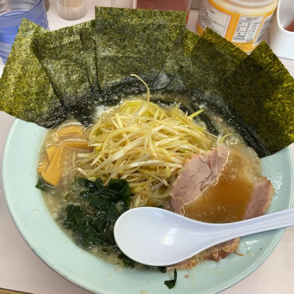「ねぎラーメン770円+海苔」@◯つばき食堂の写真