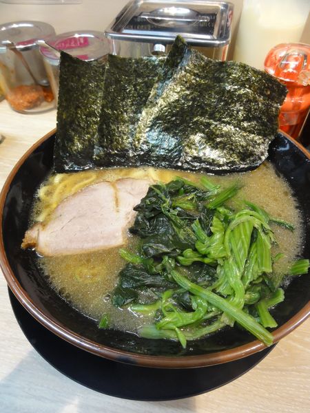 「ラーメン600円薄目ライス100円」@ラーメン桜道の写真