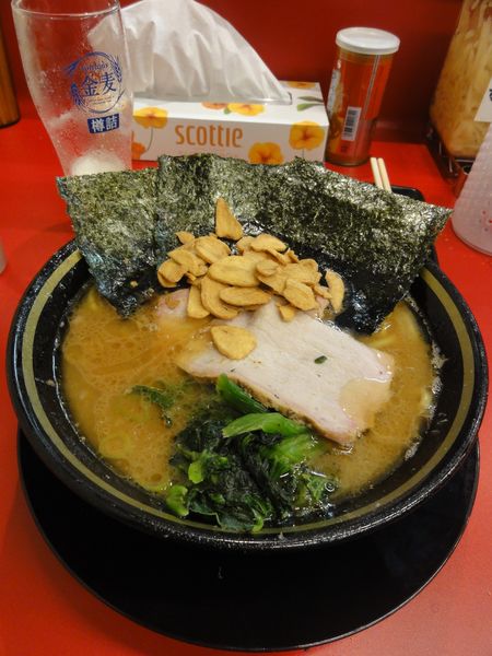 「ラーメン700円薄🍺200✗2」@IEKEI_TOKYO 王道家直系の写真