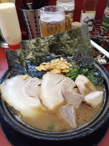 「ラーメン薄目バラ2、金麦2」@柏 王道家の写真
