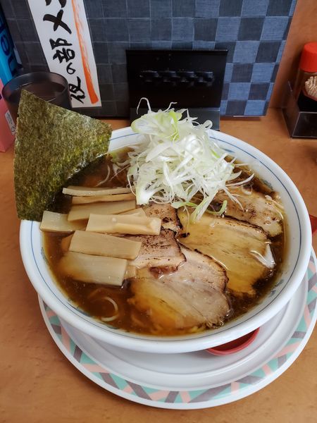 「頑固おやじ 涙の醤油ら～めん+チャーシュー２枚（クーポン利用」@らーめん勇志郎製麺研究所の写真