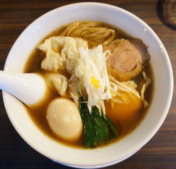 「ワンタンめん＋半熟煮卵」@麺や 豊の写真