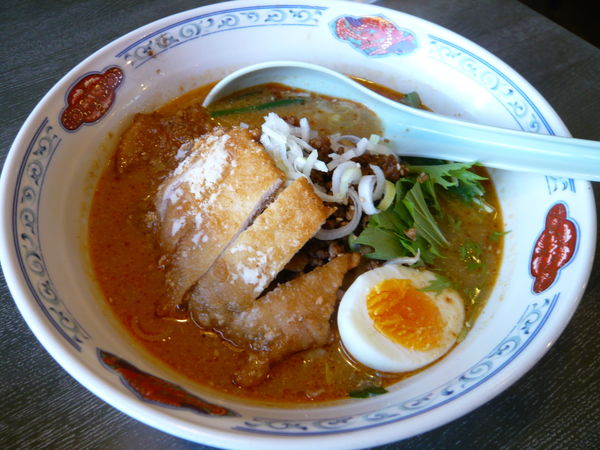 「ロース入り坦々麺（麺少なめ）」@すぱいすの写真