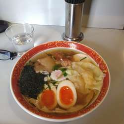 得入り支那そば　醤油　1050円