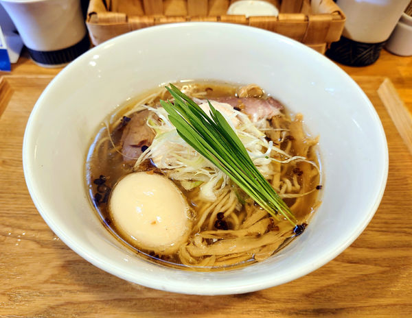 「限定 鶏と伊吹大羽の白醤油そば」@中華蕎麦 はざまの写真