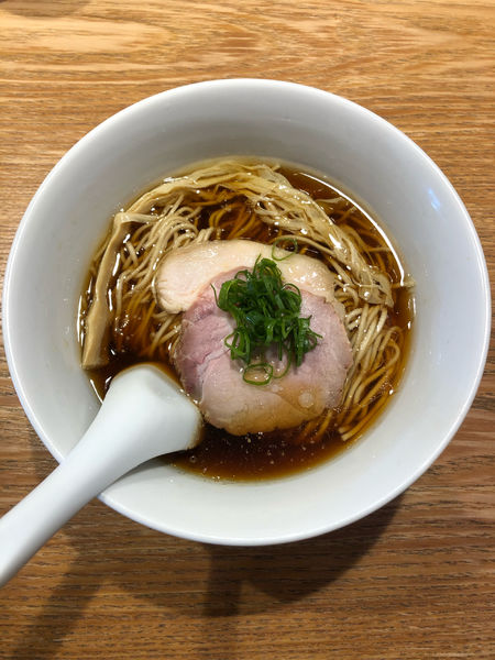 「醤油らぁめん」@らぁ麺はやし田 多摩センター店の写真